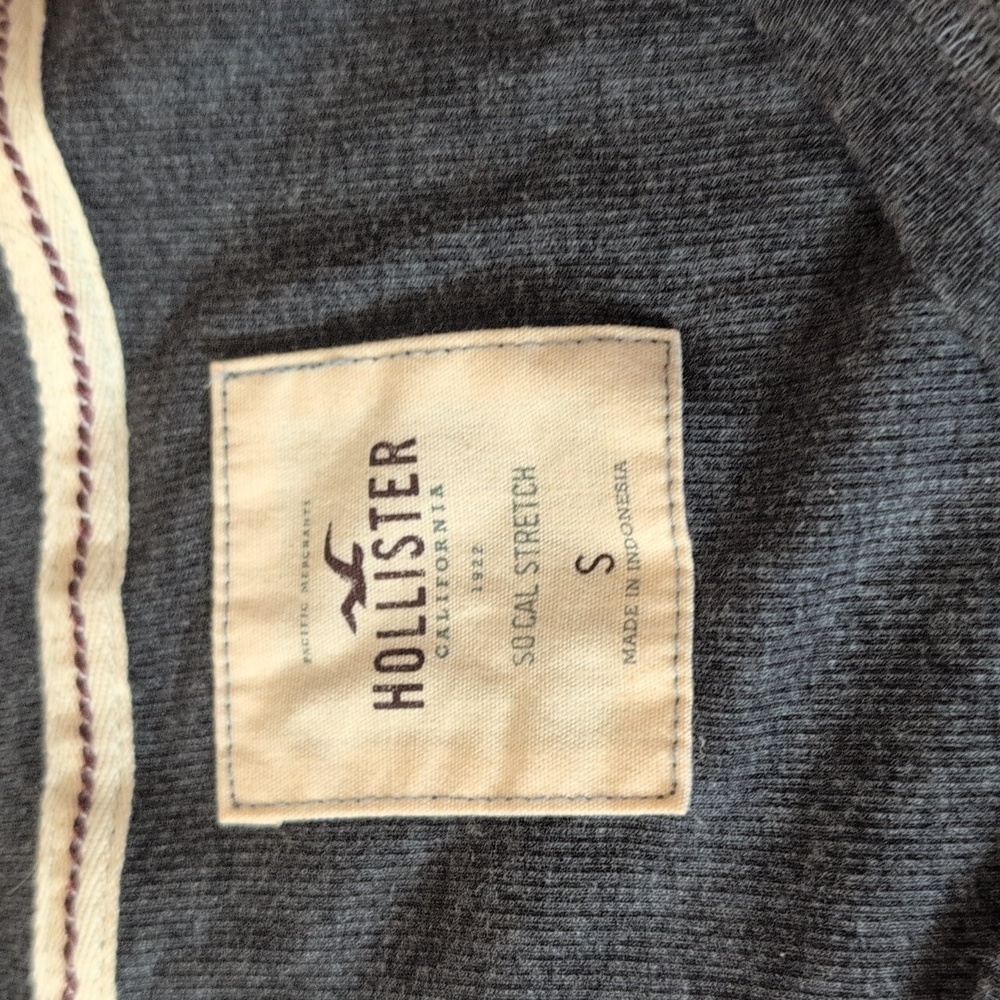 Hollister Dark Gray Ribbed Long Sleeve Henley Top - Picture 2 of 2